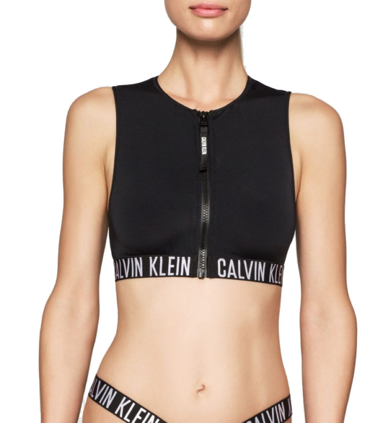 Buďte oslnivá s plavkami Calvin Klein! Atypický horní díl je kouskem